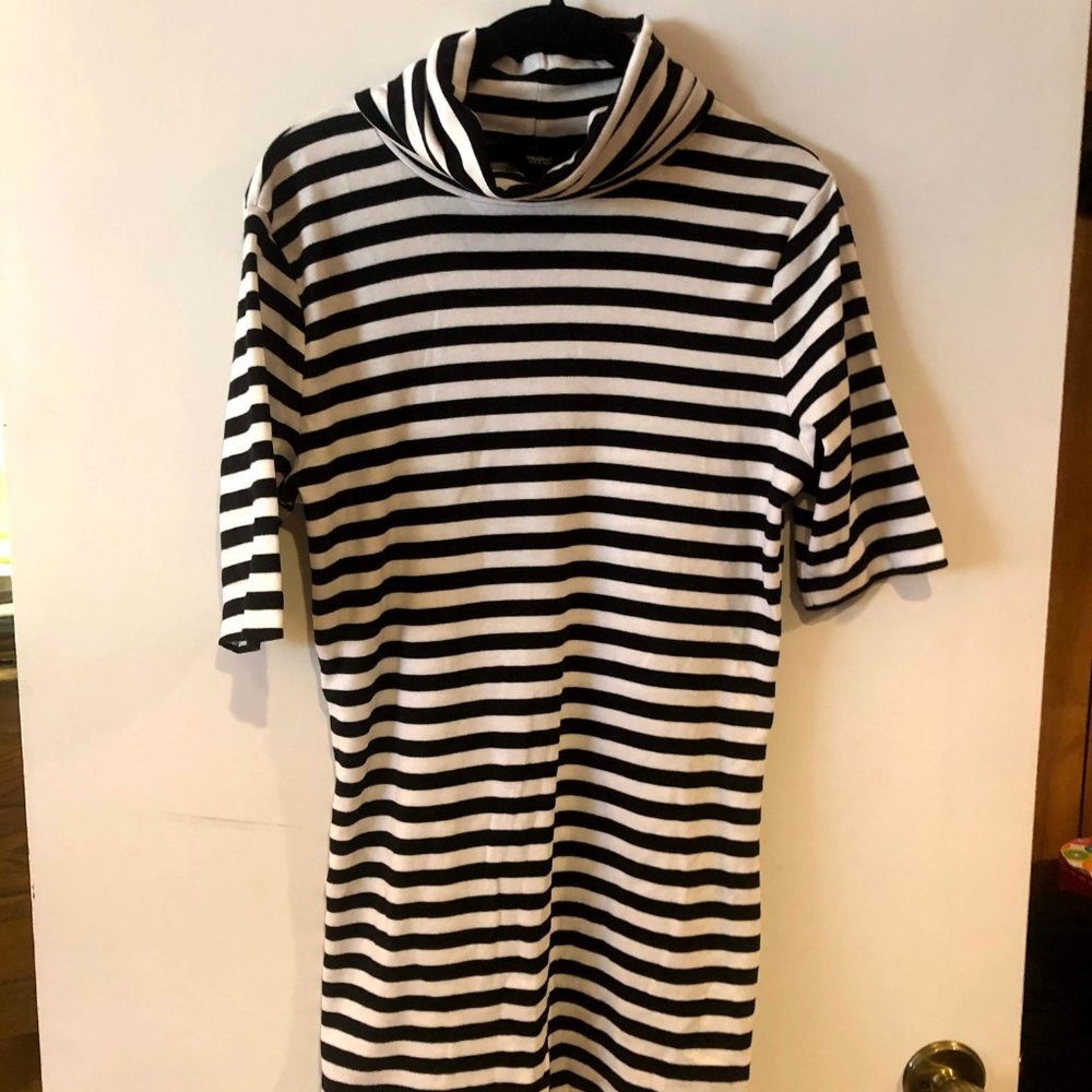 Black and White Turtle Neck Short Sleeve